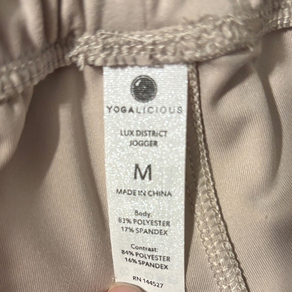 Yogalicious Lux Pocket Joggers Size Medium in Nacreous Cloud (tan) Workout Cozy - Picture 5 of 5